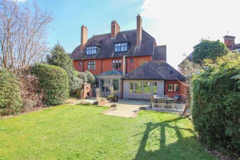 6 bedroom semi-detached house for sale