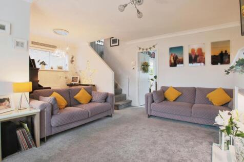 Stanbury Road, Hull, HU6 7BU 3 bed semi