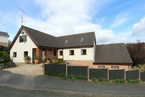 6 bedroom detached house for sale