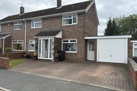 3 bedroom semi-detached house for sale