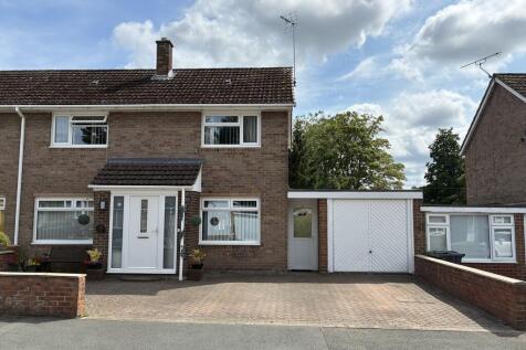 Ffordd Gwilym, Acton, Wrexham 3 bed semi