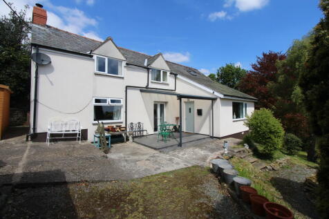 Gwynfryn, Wrexham 3 bed detached house for sale