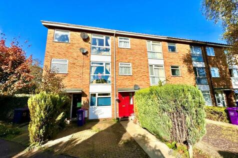 3 bedroom maisonette for sale
