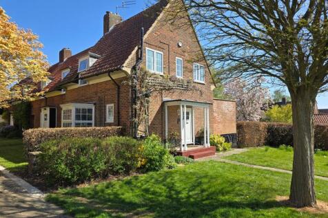 Walden Place, Welwyn Garden City, AL8 3 bed end of terrace house for sale