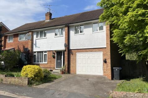 5 bedroom semi-detached house for sale