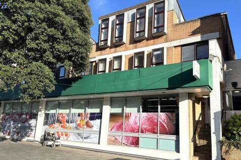 New Milton 2 bed apartment for sale