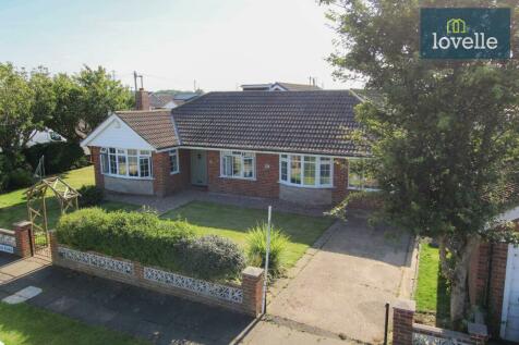 4 bedroom detached bungalow for sale