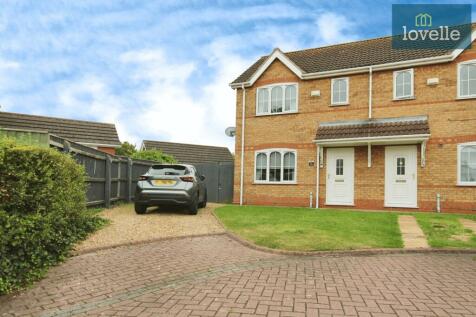 3 bedroom semi-detached house for sale