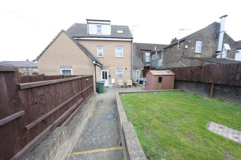 Meesons Court,Grays 2 bed maisonette for sale