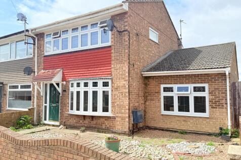 4 bedroom end of terrace house for sale