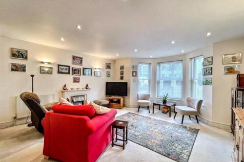 Trinity Trees, Eastbourne 2 bed flat for sale