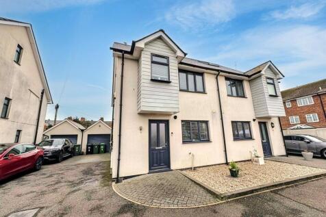 4 bedroom semi-detached house for sale