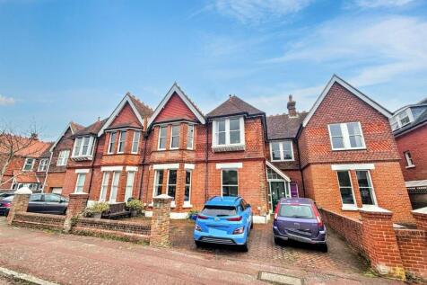 3 bedroom flat for sale