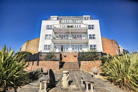 St. Lawrence Mews, Eastbourne 4 bed flat for sale