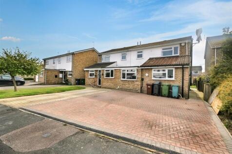 3 bedroom semi-detached house for sale