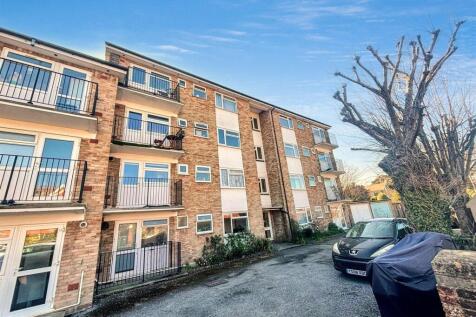 Mill Road, Eastbourne 2 bed flat for sale