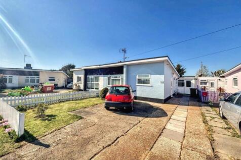 4 bedroom semi-detached bungalow for sale