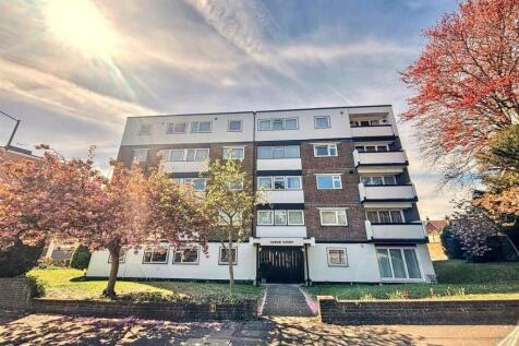 3 bedroom flat for sale
