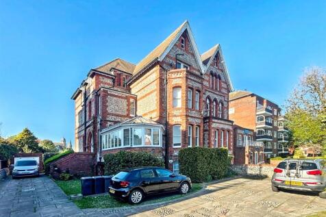 Grange Gardens, Blackwater Road... 3 bed flat for sale