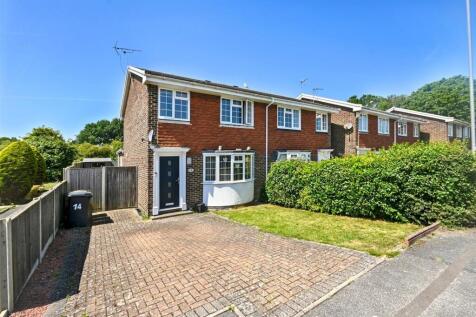 Thackeray Close, Eastbourne 3 bed semi