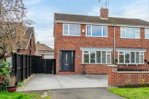 3 bedroom semi-detached house for sale