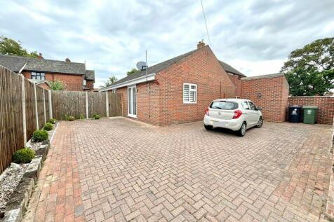 2 bedroom detached bungalow for sale