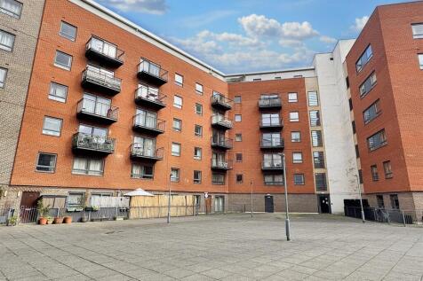 Cam Road, London 1 bed apartment for sale