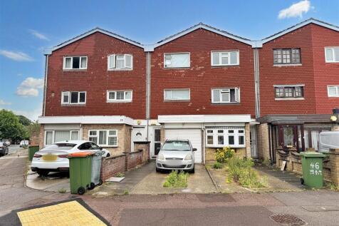 3 bedroom town house for sale