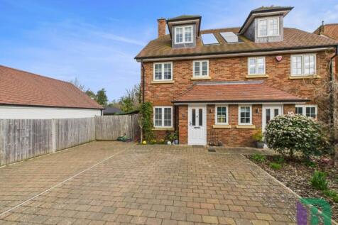 Larkswood Close, Milton Keynes MK17 3 bed semi