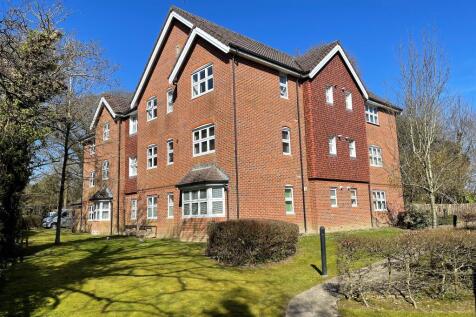Marine Court, Hythe 2 bed apartment for sale