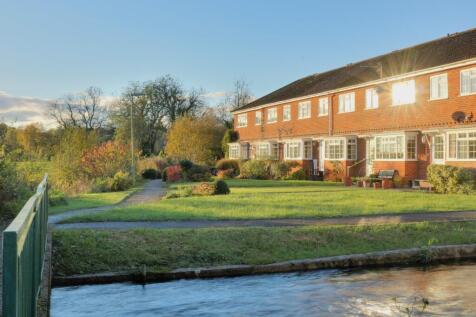 Central Romsey 3 bed end of terrace house for sale