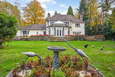 6 bedroom detached house for sale