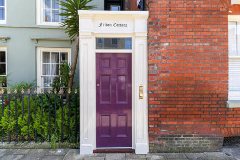 High Street, Old Portsmouth 3 bed cottage for sale