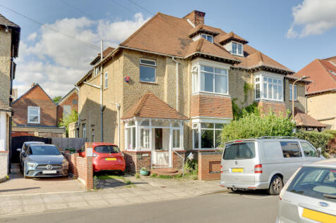 6 bedroom semi-detached house for sale