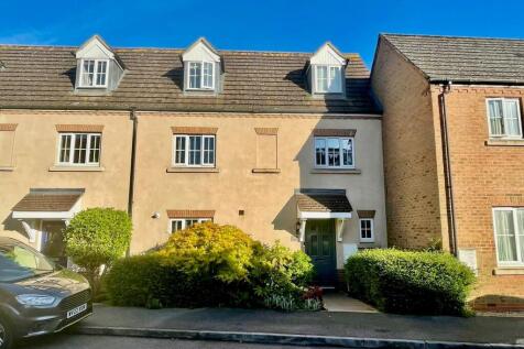 Hurn Grove, Bishop's Stortford, CM23 4 bed terraced house for sale