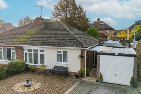 2 bedroom semi-detached bungalow for sale