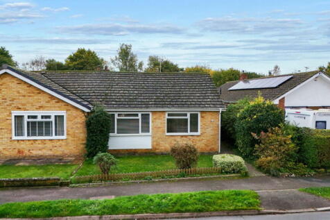 Eardley Avenue, Andover, SP10 3ND 3 bed semi