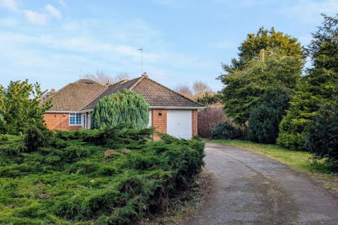 Lambourne Close, Thruxton, Andover... 4 bed detached bungalow for sale