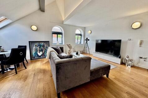 The Plaza, Grove Road, The Mounts... 2 bed apartment for sale