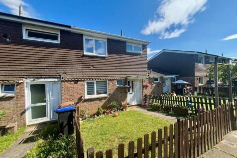 Walledwell Court, Standens Barn... 3 bed terraced house for sale
