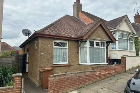 2 bedroom semi-detached bungalow for sale