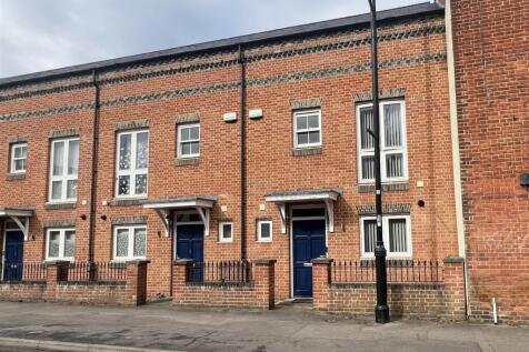 3 bedroom town house for sale