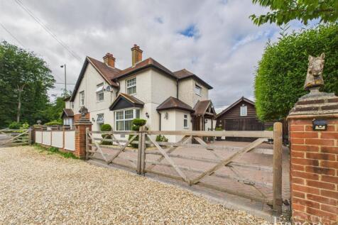 Aldermaston Road, Basingstoke RG24 3 bed semi