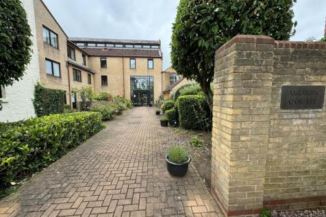 Albion Court, Queen Street... 1 bed apartment for sale