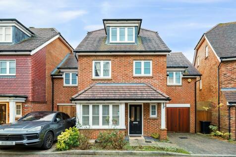 Willow Mews, Caterham CR3 4 bed link detached house for sale