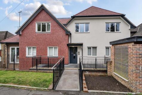 Hornchurch Hill, Whyteleafe CR3 2 bed flat for sale