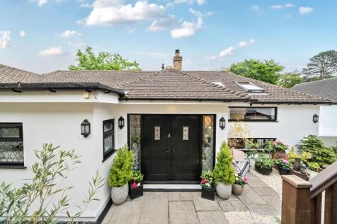 Abbots Lane, Kenley CR8 4 bed link detached house for sale