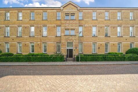 Brigade Place, Caterham CR3 2 bed flat for sale