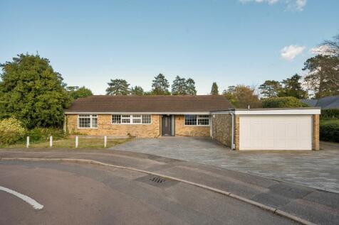 4 bedroom detached bungalow for sale