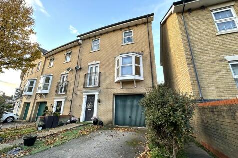 4 bedroom terraced house for sale